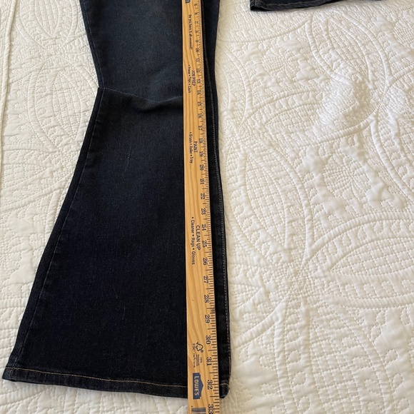 YMI WannaBettaButt Flare Jeans 9/29 NWT - Picture 13 of 14